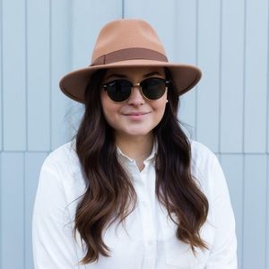 Meet your Posher, Cara